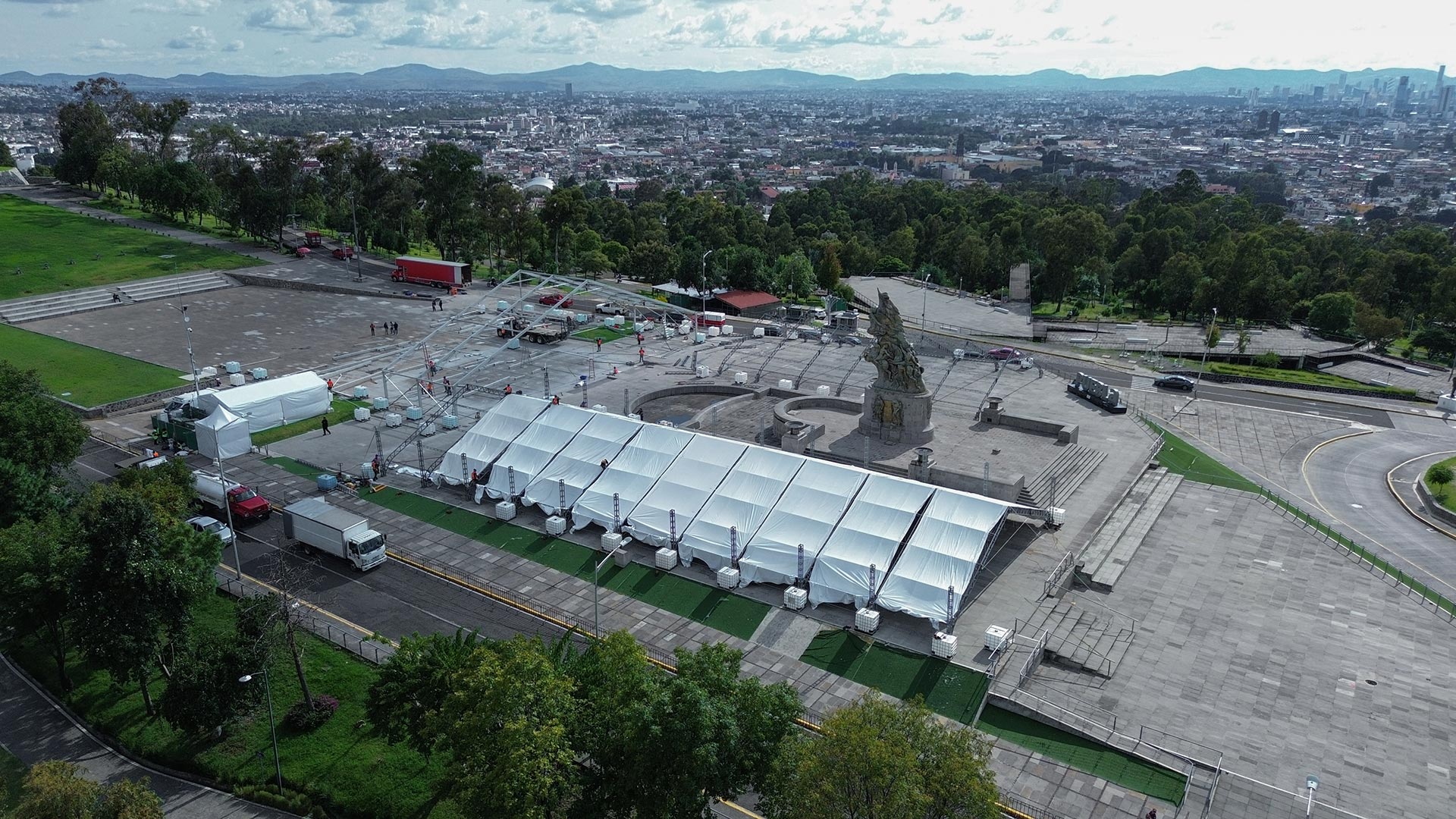 vista-panoramica-montaje-lonas-y-carpas-innovacion